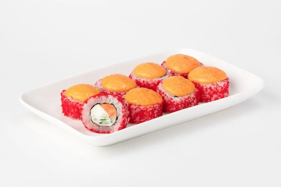 Калифорния с копченым лососем запеченная